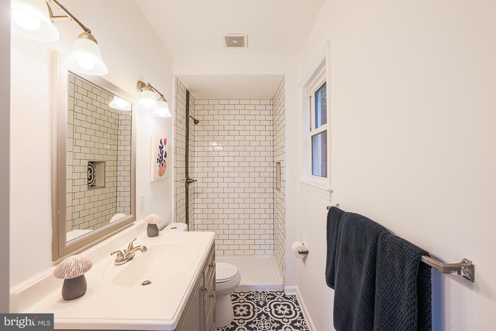 410 Kingston Road Baltimore, MD 21229 - Photo 20 of 56 1st floor ensuite bathroom with shower