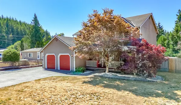 a view of backyard of house