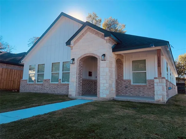 $2,700 | 1500 Missouri Avenue, Fort Worth, TX 76104