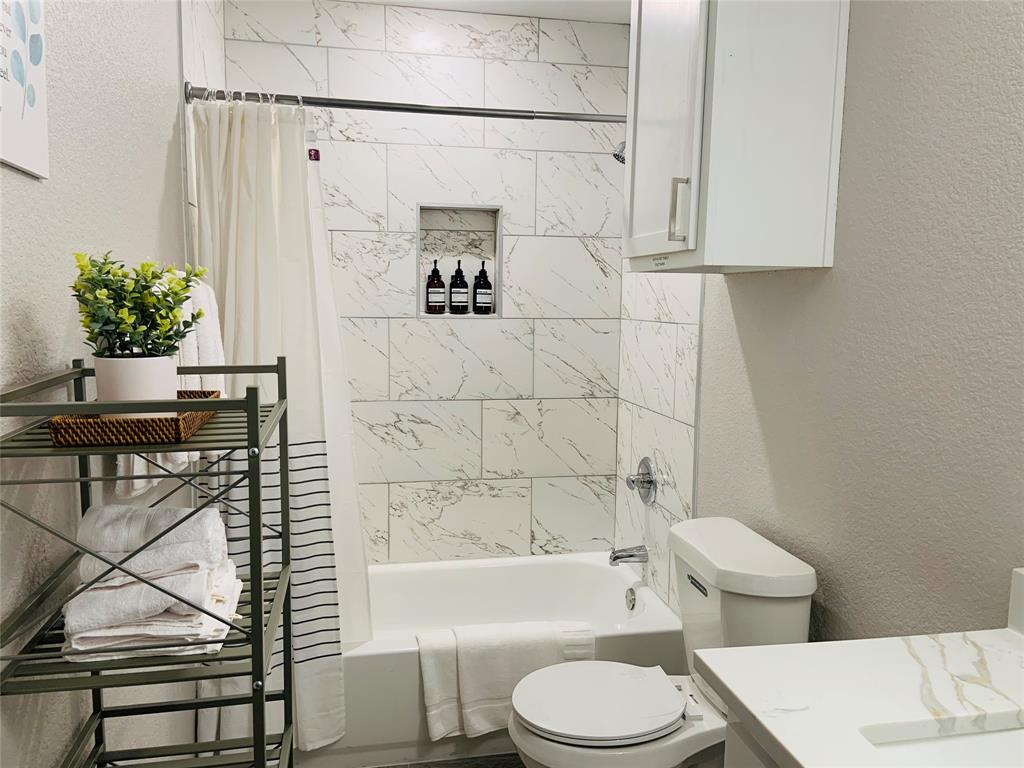 1500 Missouri Avenue Fort Worth, TX 76104 - Photo 12 of 19 Guest bathroom