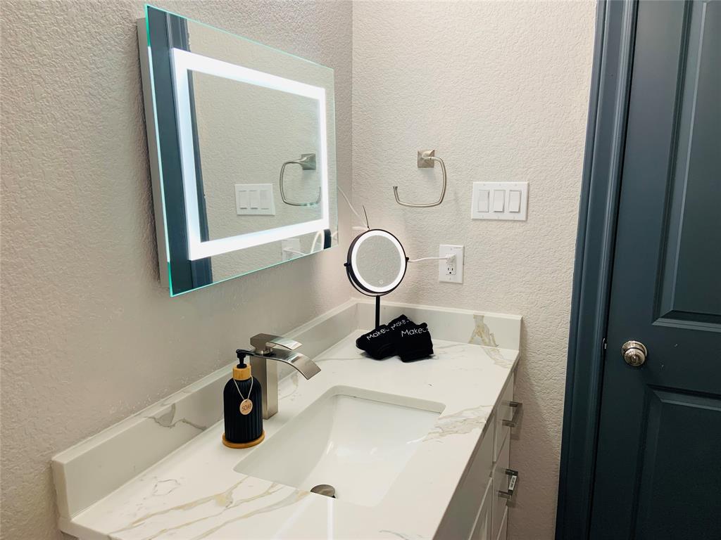 1500 Missouri Avenue Fort Worth, TX 76104 - Photo 13 of 19 Guest Bath vanity