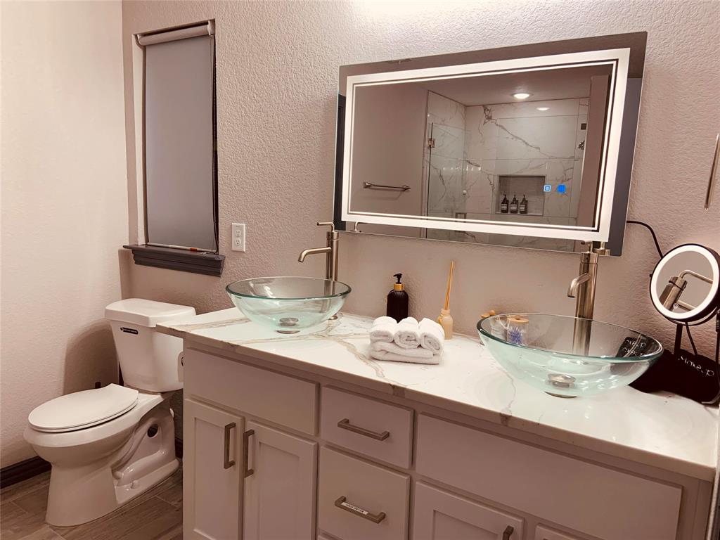 1500 Missouri Avenue Fort Worth, TX 76104 - Photo 18 of 19 Vanity in Master Bath