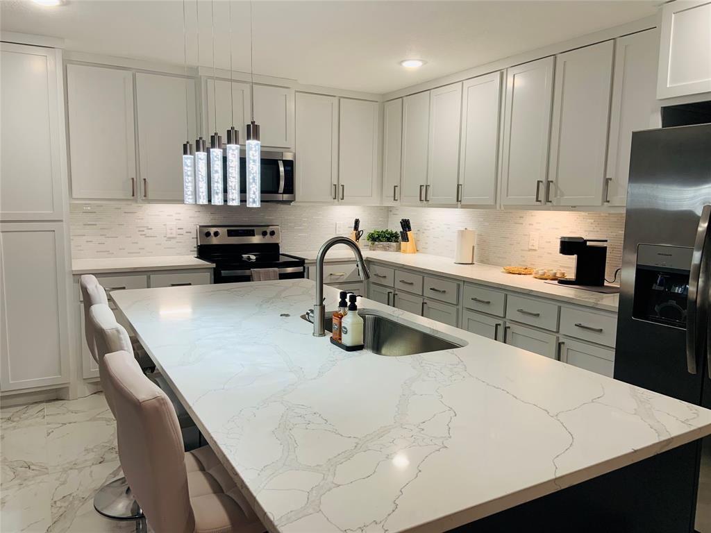 1500 Missouri Avenue Fort Worth, TX 76104 - Photo 3 of 19 Kitchen island