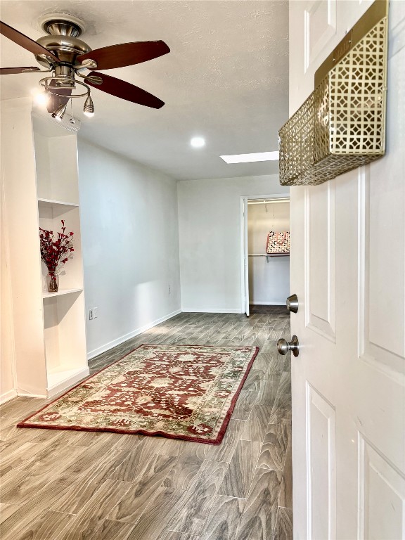1407 Nevada Street Houston, TX 77006 - Photo 4 of 26 a view of a hallway