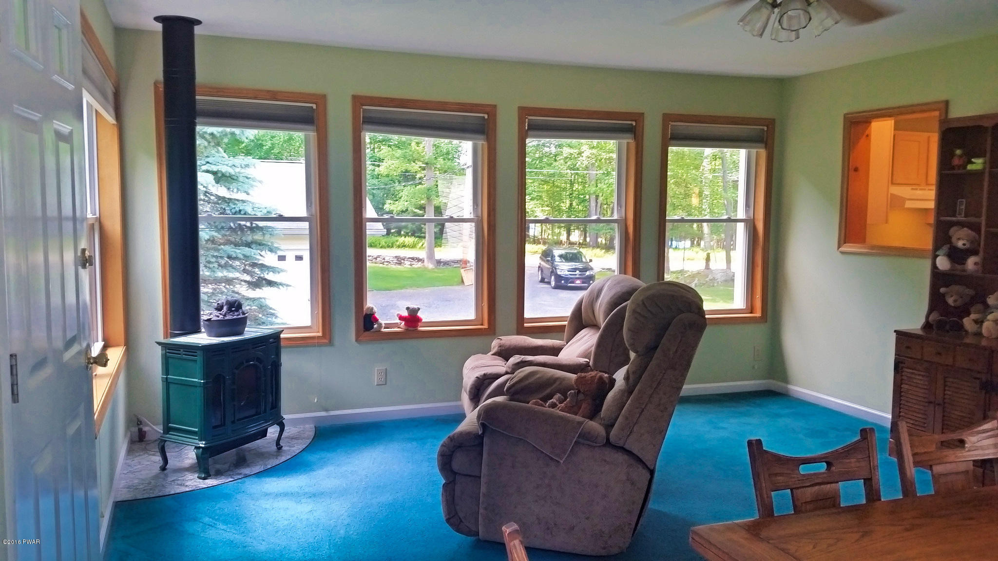 176 Nelson Road Milford, PA 18337 - Photo 6 of 37 Family Room