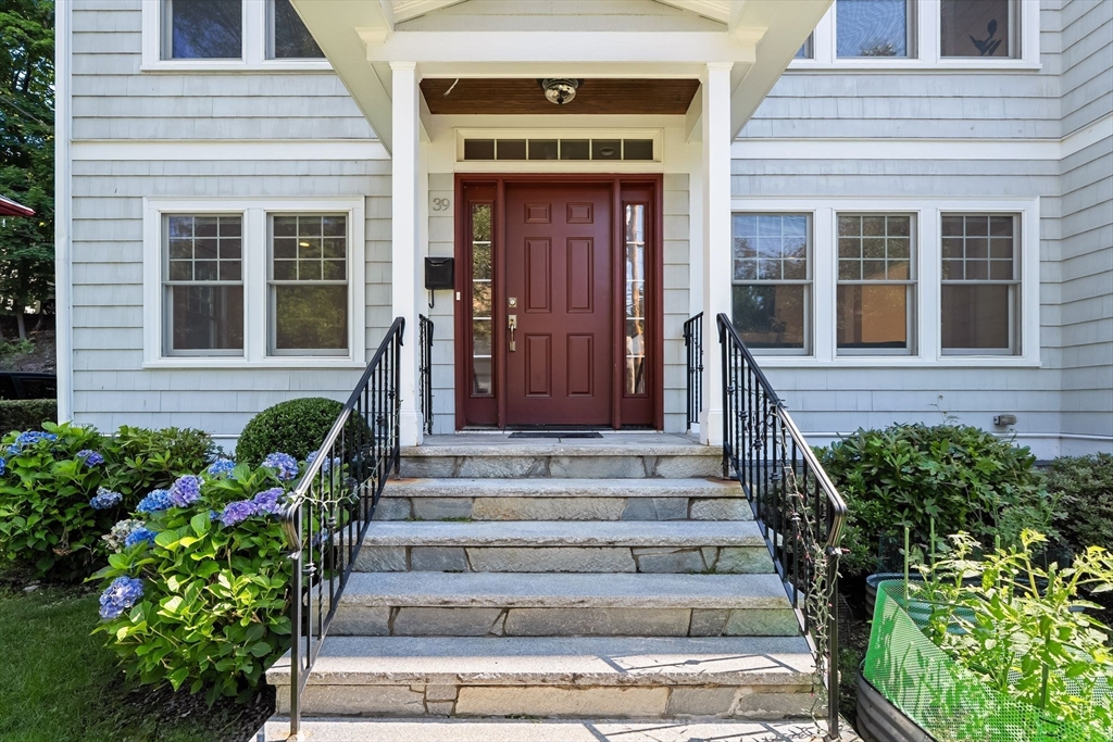 37-39 Beaconsfield Road Brookline, MA 02445 - Photo 8 of 38 Gallery Image 8