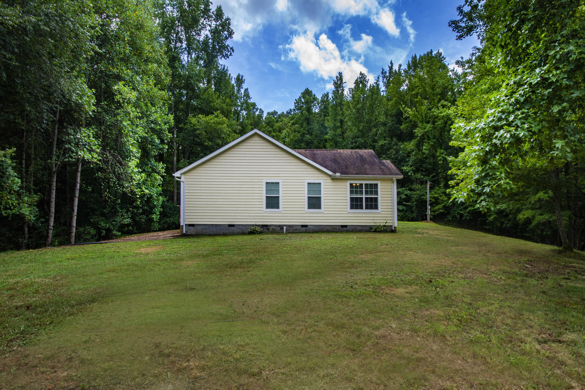 155 Batley Loop Road Clinton, TN 37716 - Photo 4 of 39 IMG_0006