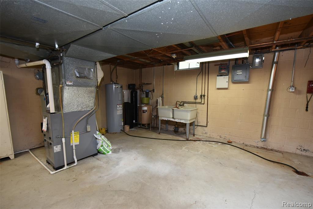 2356 Rochester Road Leonard, MI 48367 - Photo 32 of 40