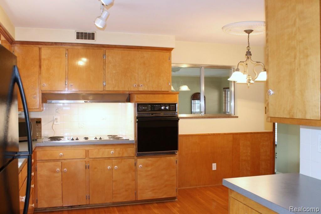 1105 Audubon Road Grosse Pointe, MI 48230 - Photo 8 of 21 Audubon 1105 GPP 011.jpg