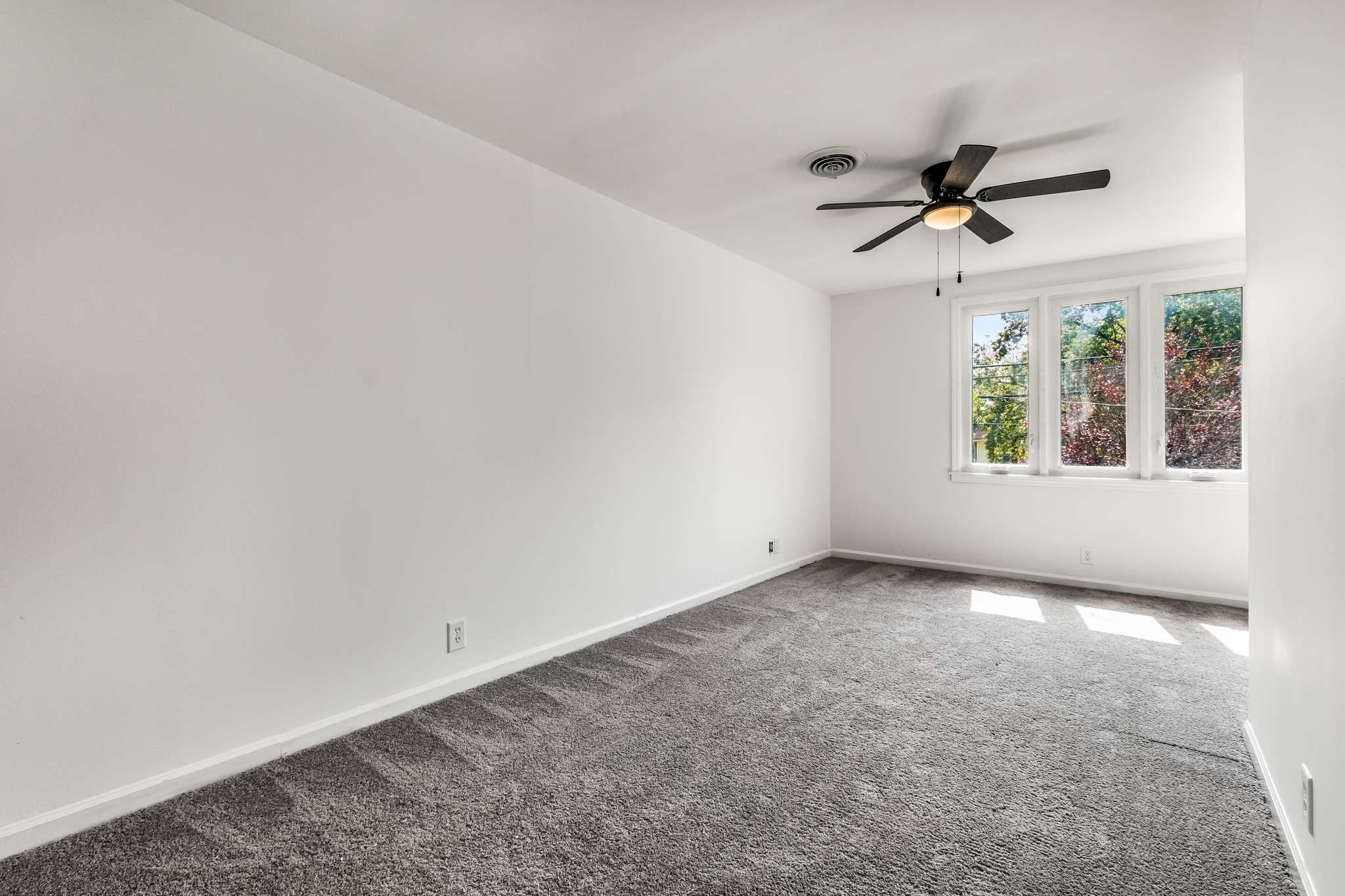 3040 Anderson Road Nashville, TN 37217 - Photo 16 of 34 an empty room with windows and fan
