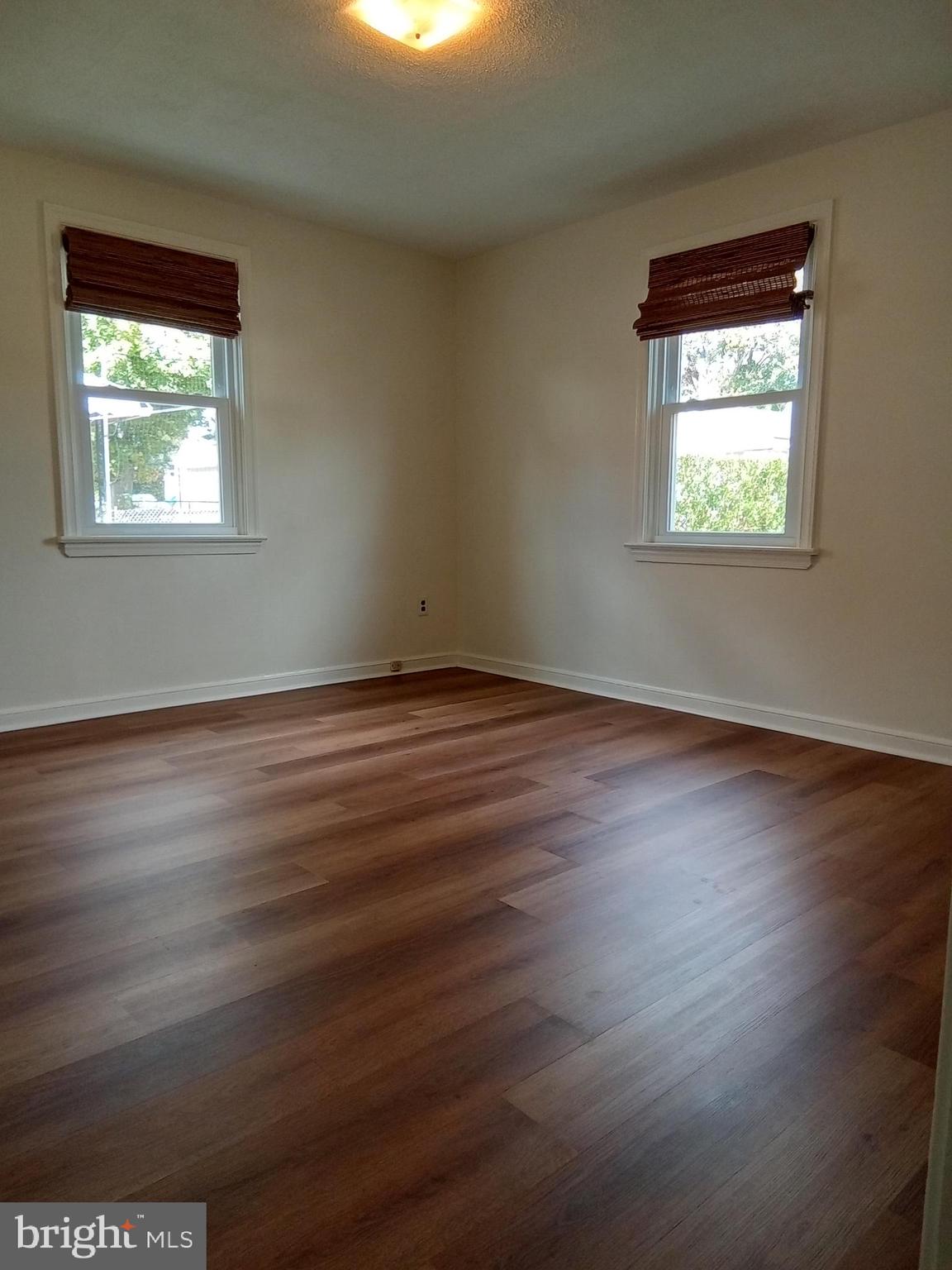 1917 Griffith Street Philadelphia, PA 19111 - Photo 21 of 50 an empty room that has a window