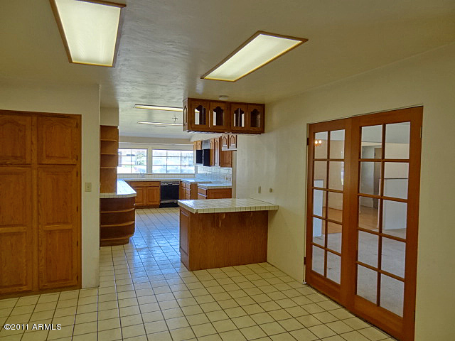 429 East Lamar Road Phoenix, AZ 85012 - Photo 3 of 15 Kitchen
