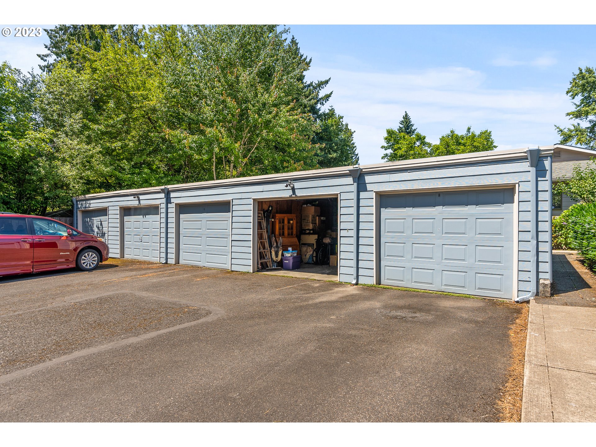 3112 Southwest Carson Street Portland, OR 97219 - Photo 27 of 28 Gallery Image 27