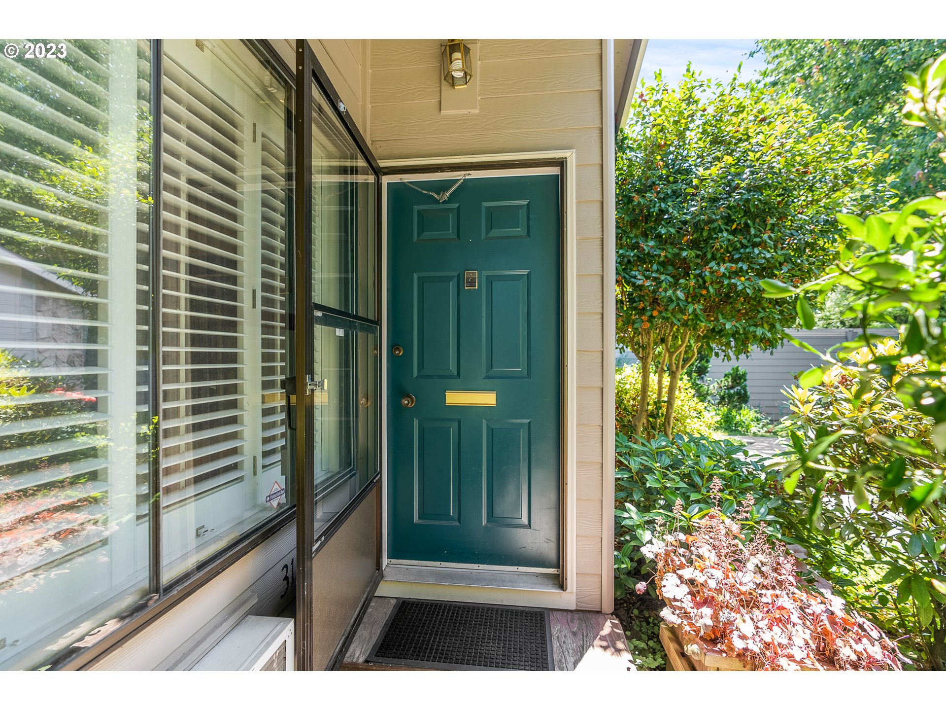 3112 Southwest Carson Street Portland, OR 97219 - Photo 4 of 28 Gallery Image 4