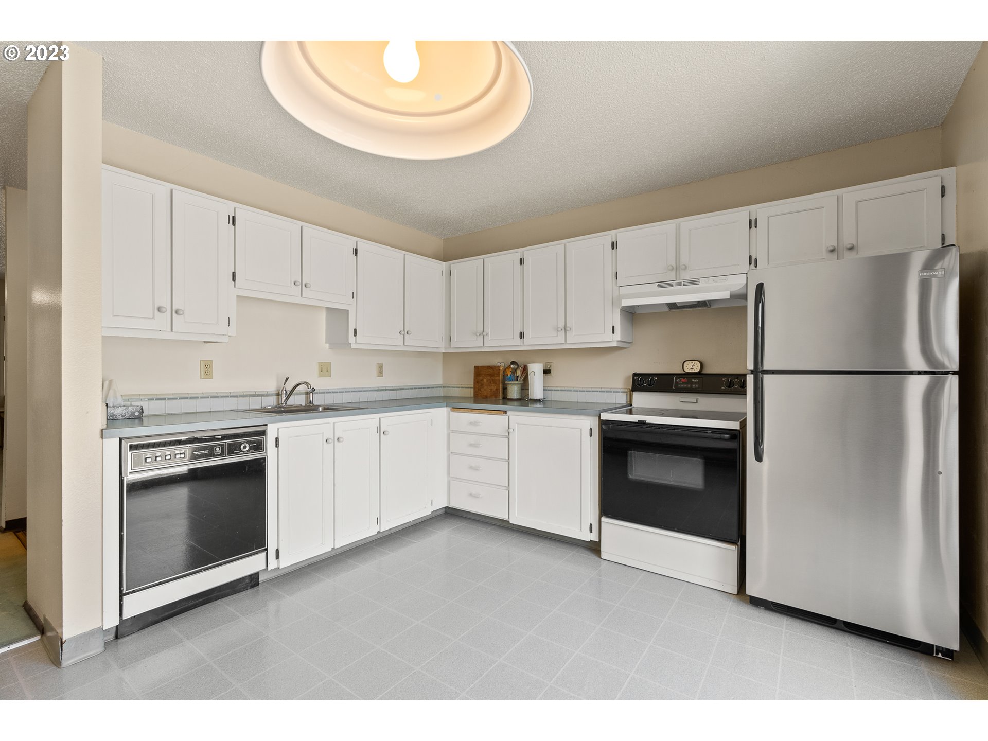 3112 Southwest Carson Street Portland, OR 97219 - Photo 10 of 28 Gallery Image 10
