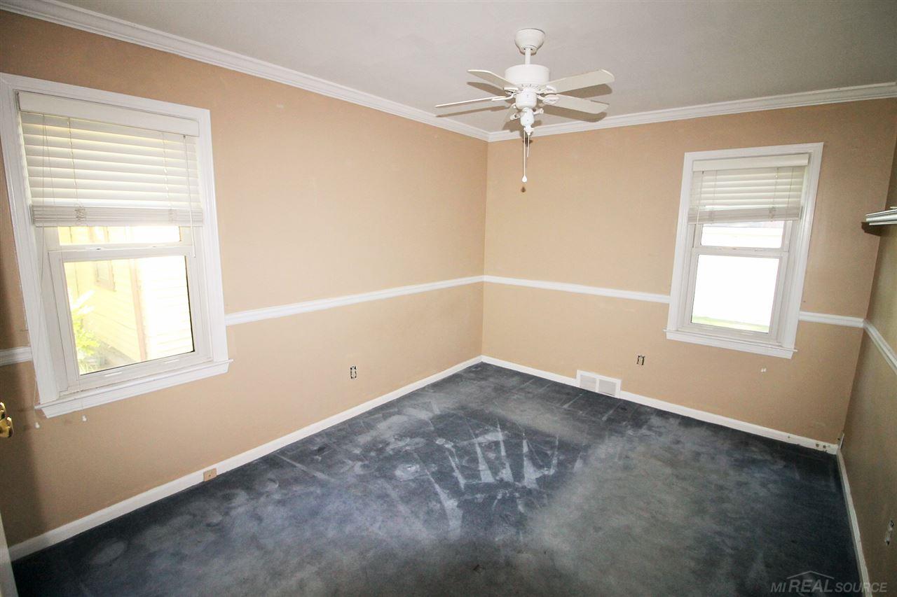 20555 Ridgemont Road Harper Woods, MI 48225 - Photo 13 of 27