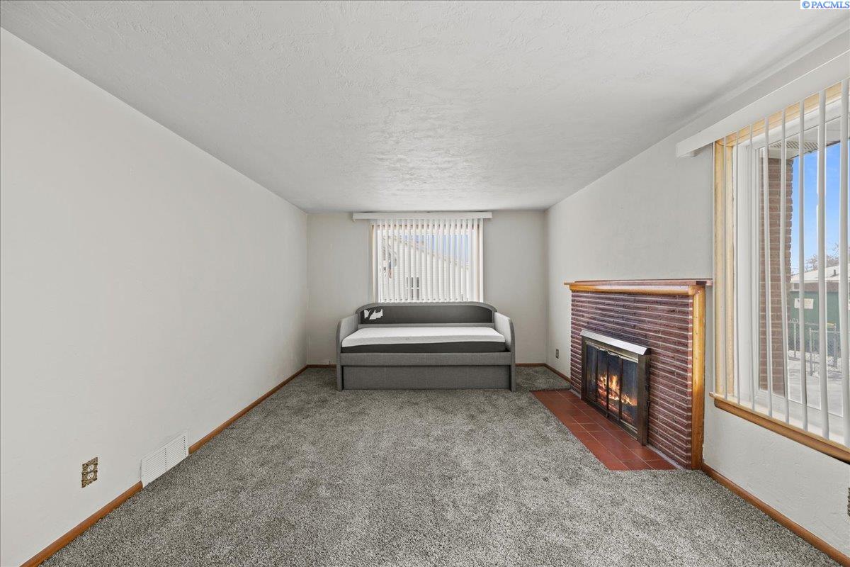 104 South Reed Street Kennewick, WA 99336 - Photo 5 of 25 Gallery Image 5