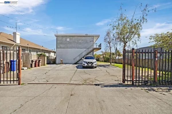 $1,050,000 | 2828 22nd Avenue, Oakland, CA 94606