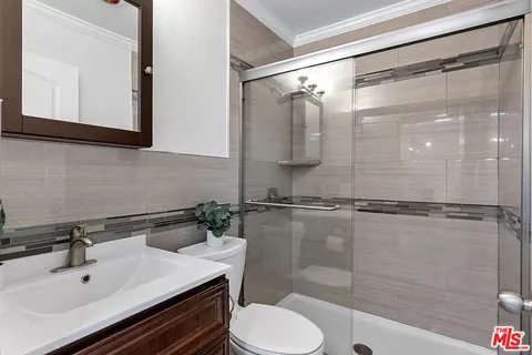 $739,000 | 11930 Avon Way, Unit 207, Los Angeles, CA 90066