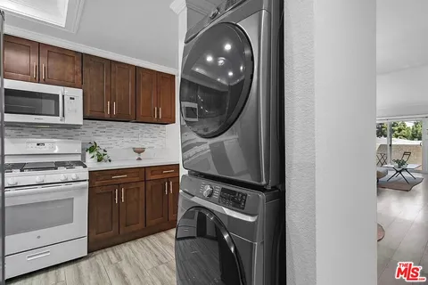 $739,000 | 11930 Avon Way, Unit 207, Los Angeles, CA 90066