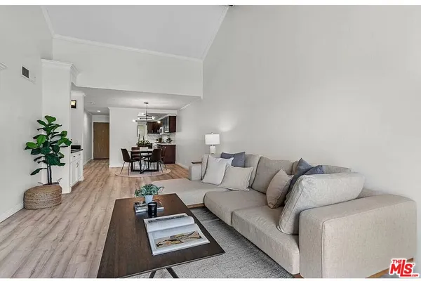 $739,000 | 11930 Avon Way, Unit 207, Los Angeles, CA 90066