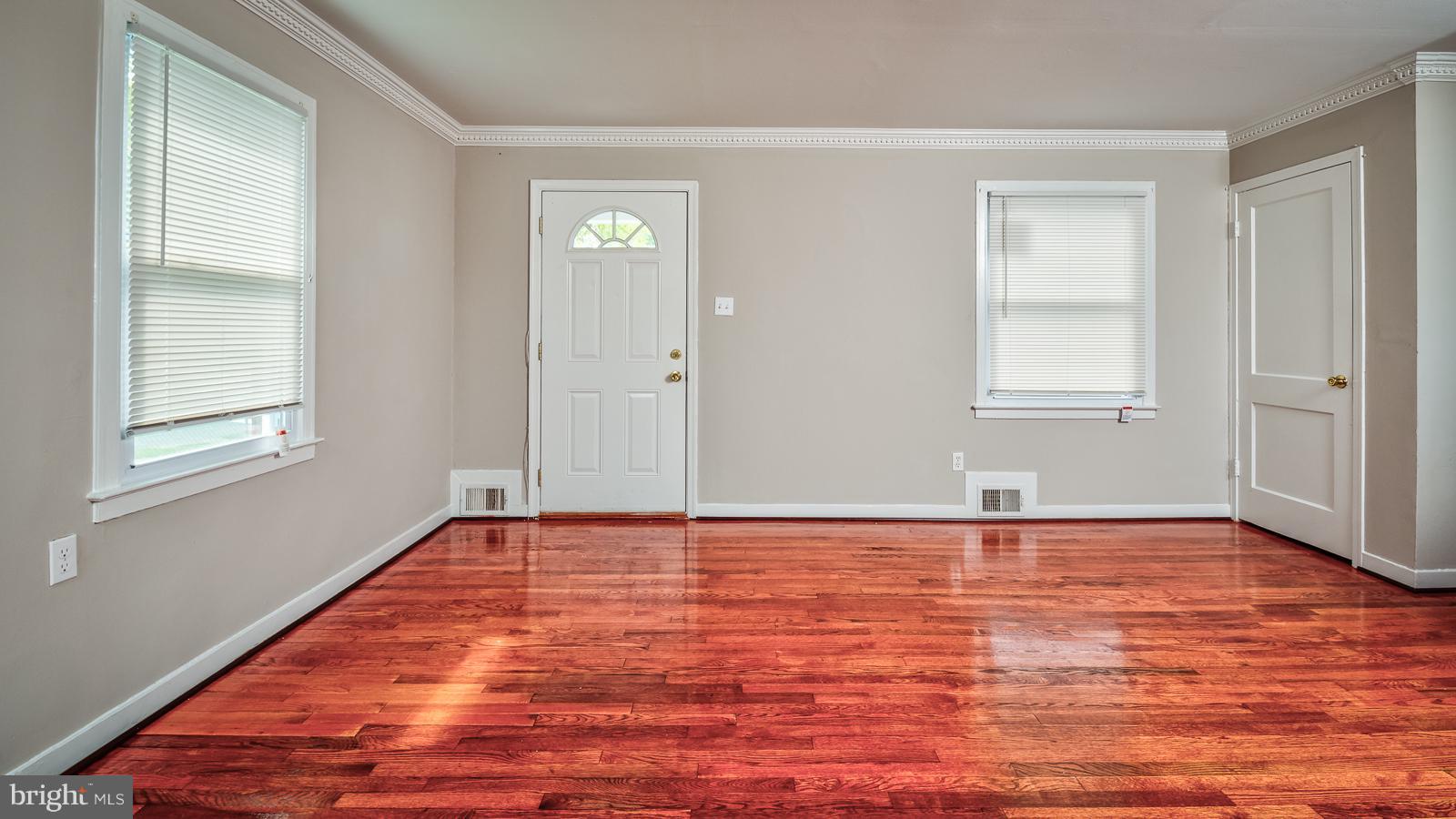 4626 Raleigh Road Temple Hills, MD 20748 - Photo 7 of 29 Living Room