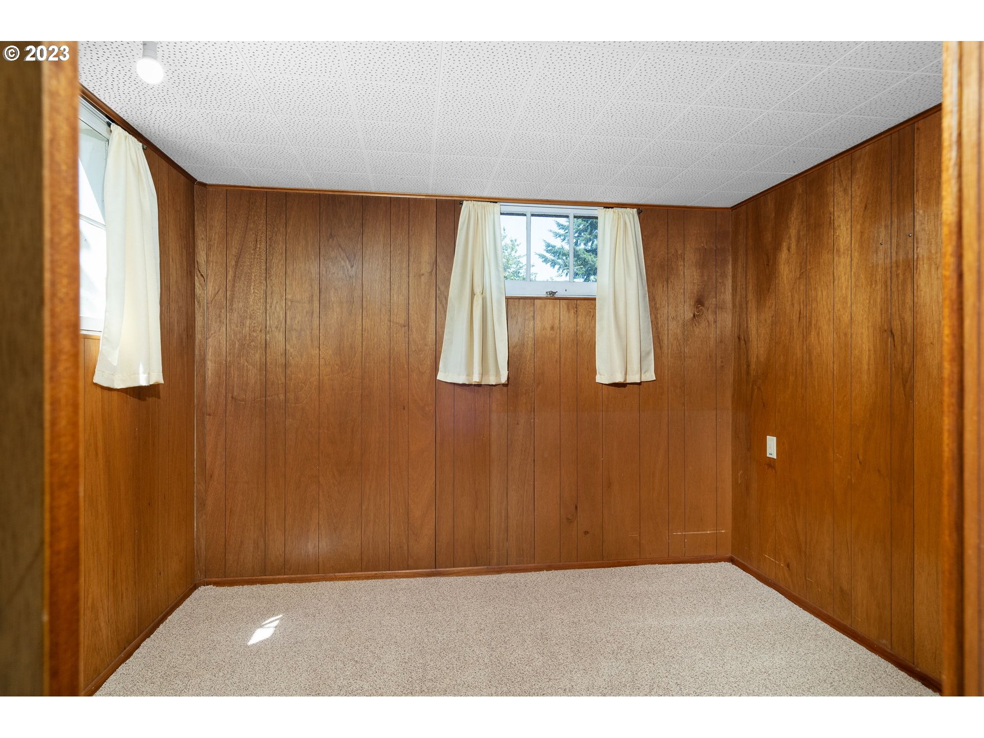 12050 Southwest 29th Avenue Portland, OR 97219 - Photo 27 of 36 a view of an empty room with a window
