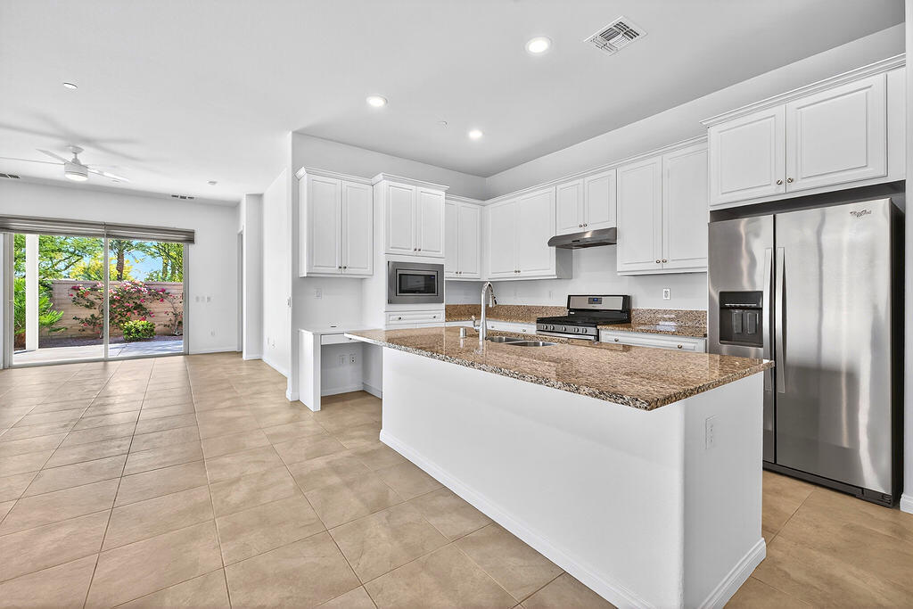 81344 Corte Compras Indio, CA 92203 - Photo 7 of 31 8