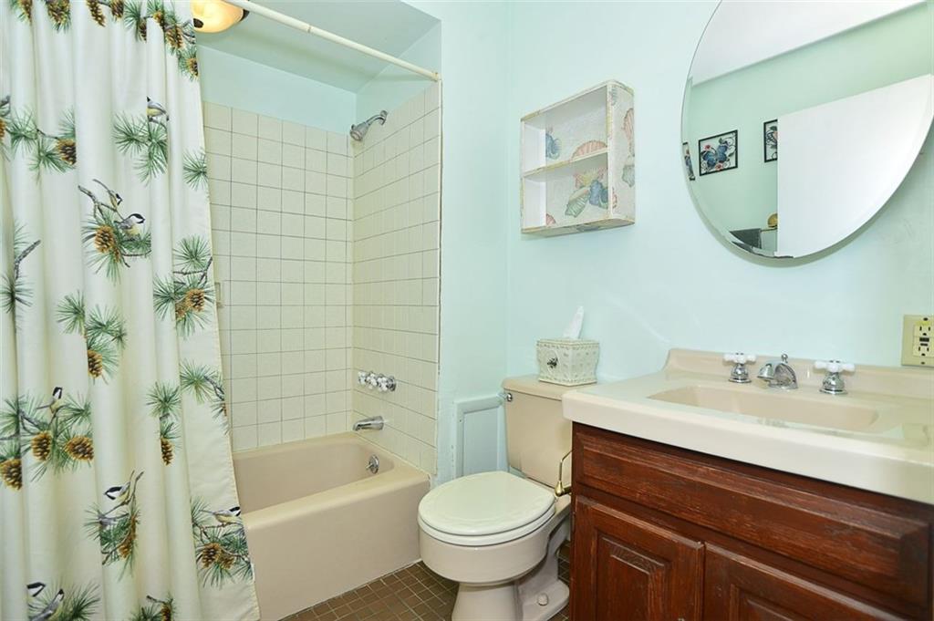153 College McKees Rocks, PA 15136 - Photo 14 of 17