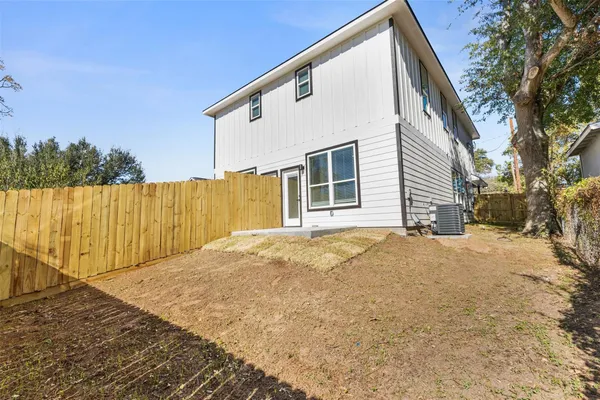 $215,000 | 1105 East Main Street, Brenham, TX 77833