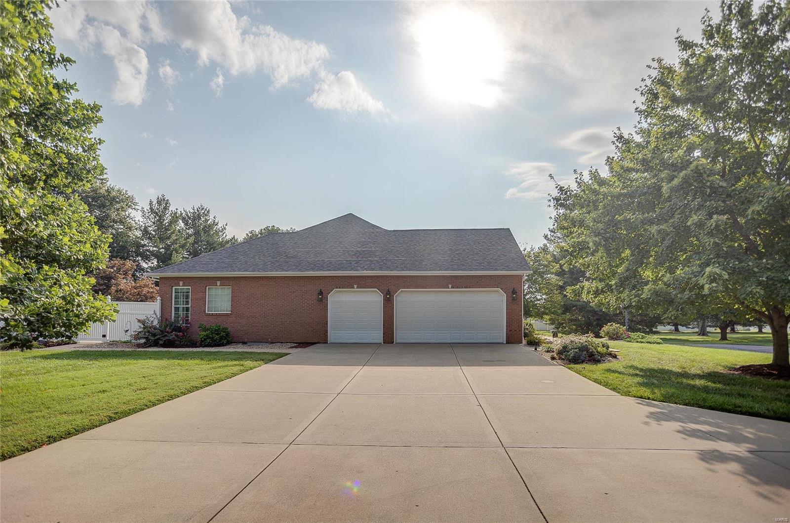 520 Coventry Road Troy, IL 62294 - Photo 3 of 49