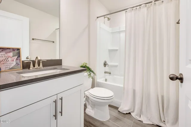 an empty room with windows and ceiling fan