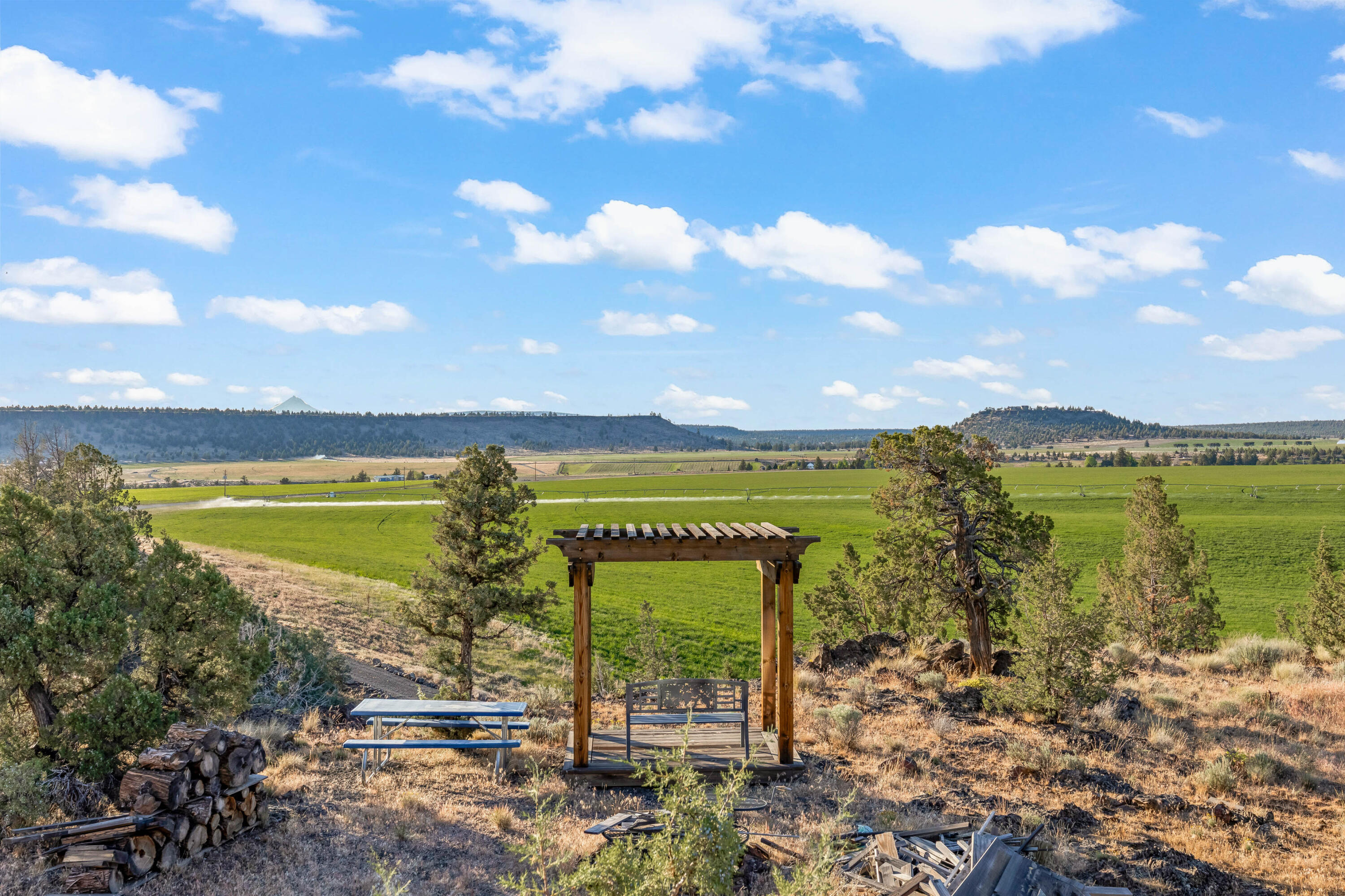 70030 Northwest Hunt Road Sisters, OR 97759 - Photo 45 of 55 a view of a city