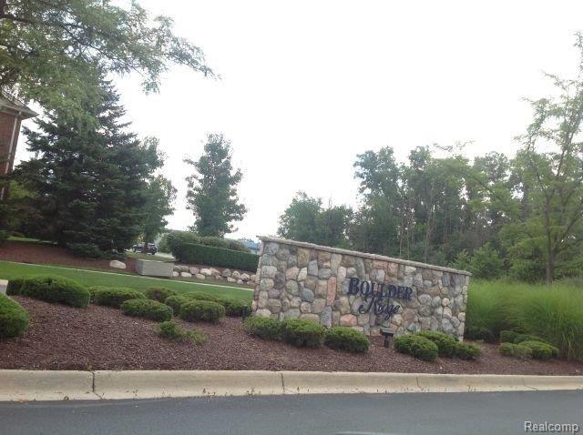 1875 Flagstone Circle Rochester, MI 48307 - Photo 11 of 13 entrance.jpg