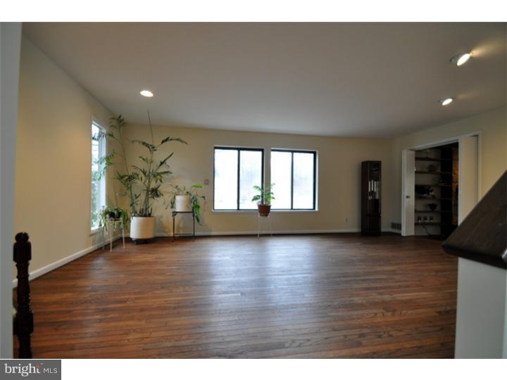 33 Roberts Road Newtown Square, PA 19073 - Photo 13 of 24 Living Room
