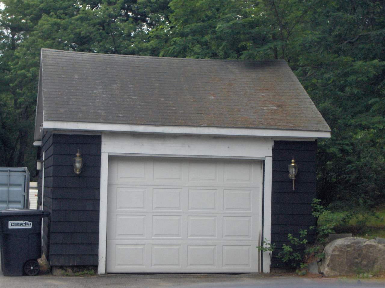 33 Lawrence Road Salem, NH 03079 - Photo 3 of 40