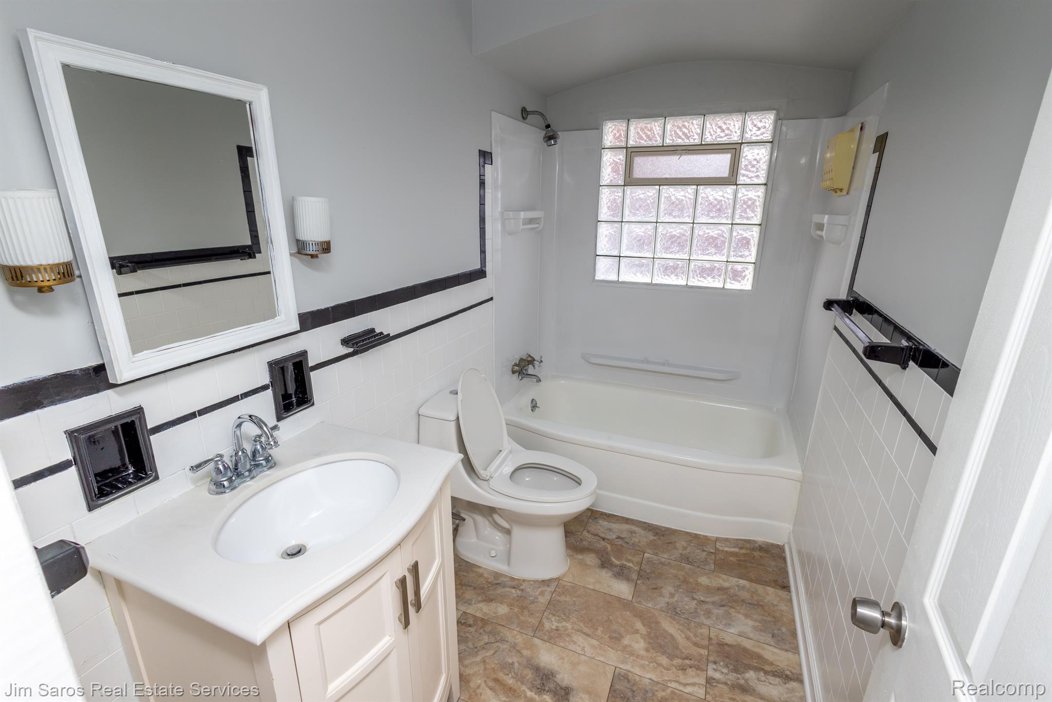 16321 East 10 Mile Road Eastpointe, MI 48021 - Photo 11 of 16 Gallery Image 11