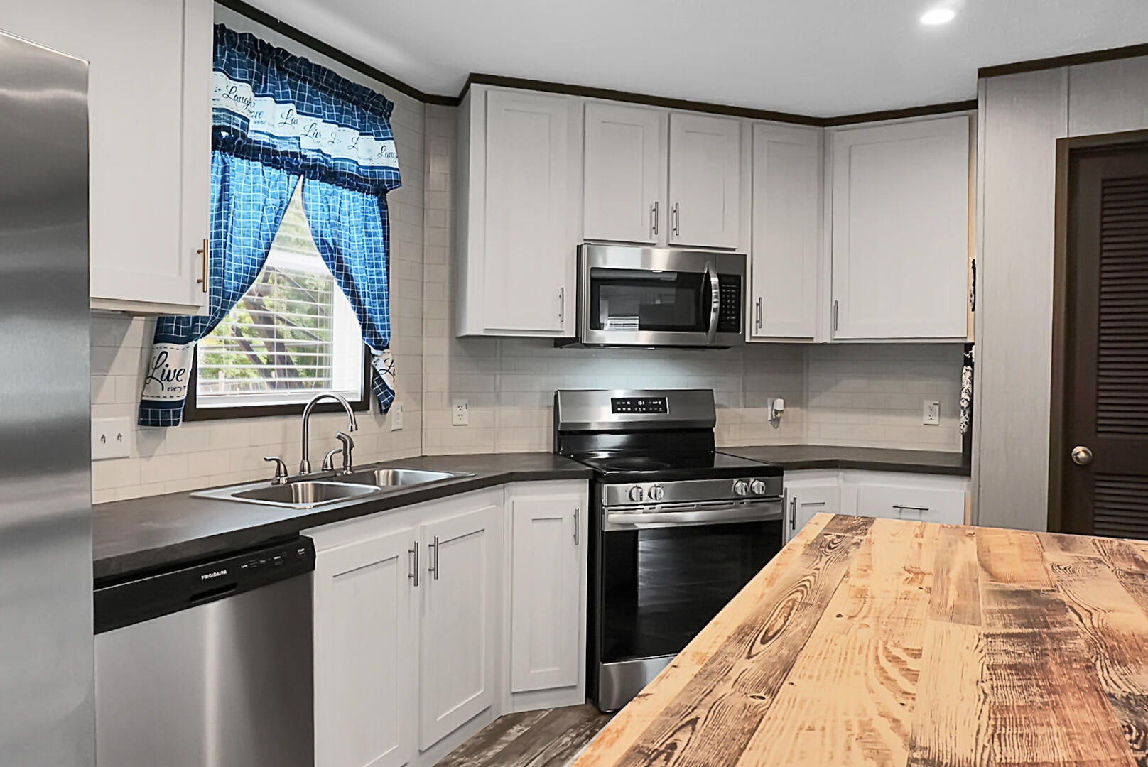 317 Pooshee Plantation Way Bonneau, SC 29431 - Photo 15 of 57 DSC08687