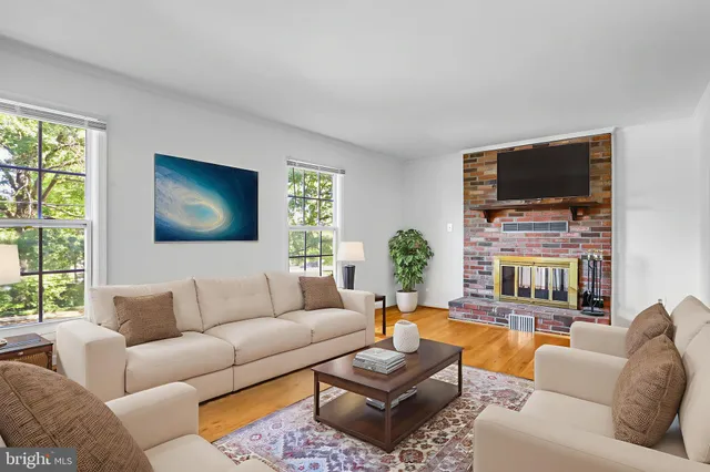 $700,000 | 6935 Pineway, University Park, MD 20782