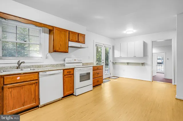 $700,000 | 6935 Pineway, University Park, MD 20782