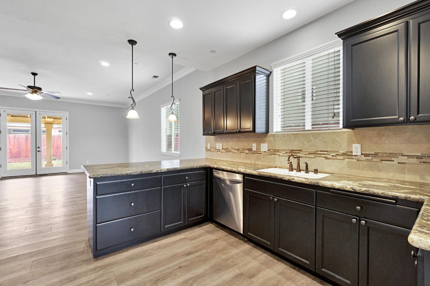 798 South Michelle Avenue Kerman, CA 93630 - Photo 12 of 33