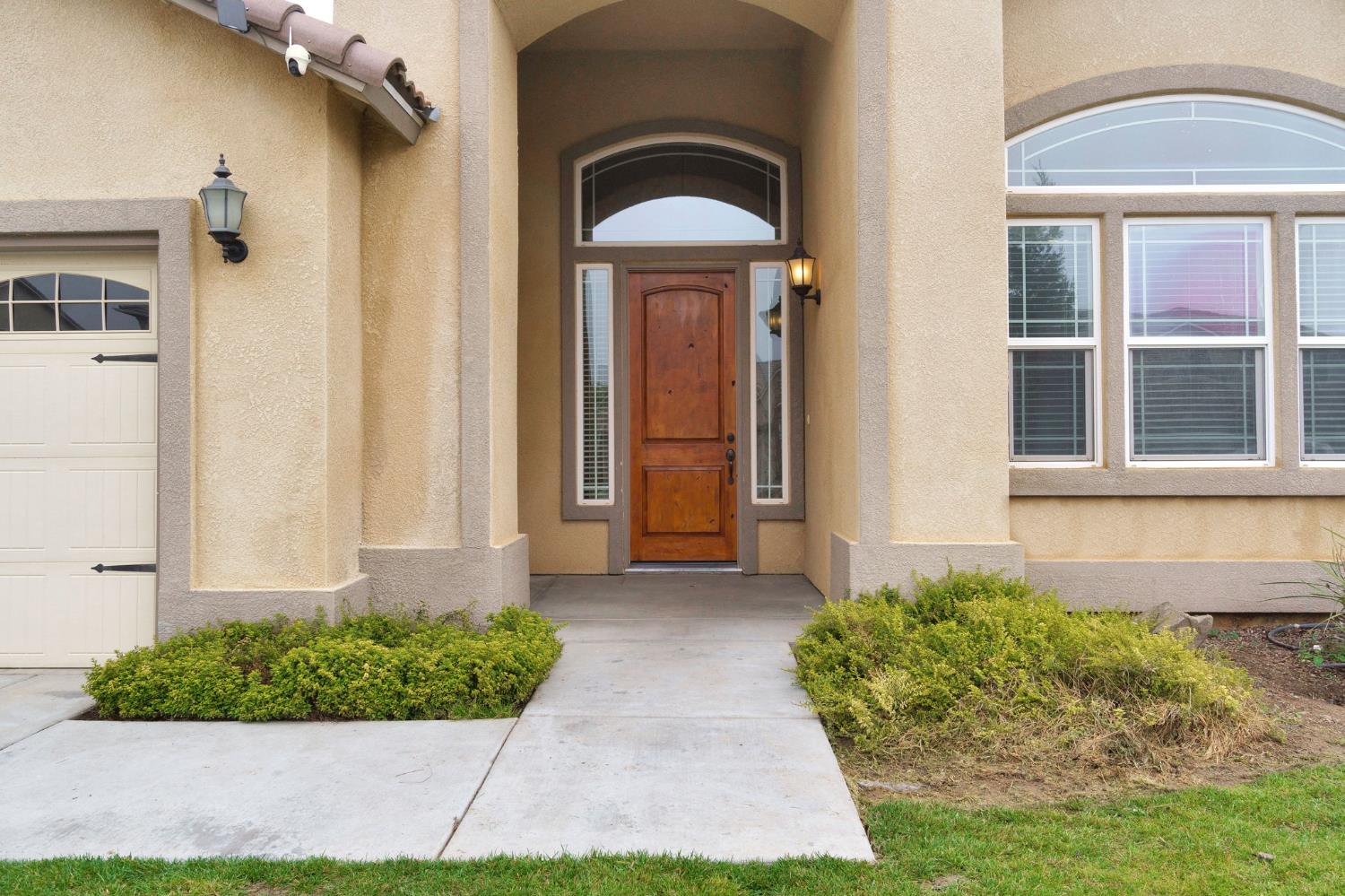 798 South Michelle Avenue Kerman, CA 93630 - Photo 2 of 33