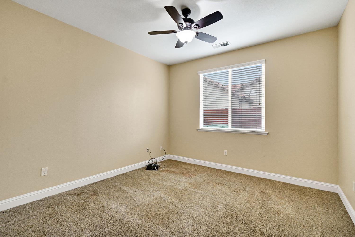 798 South Michelle Avenue Kerman, CA 93630 - Photo 23 of 33