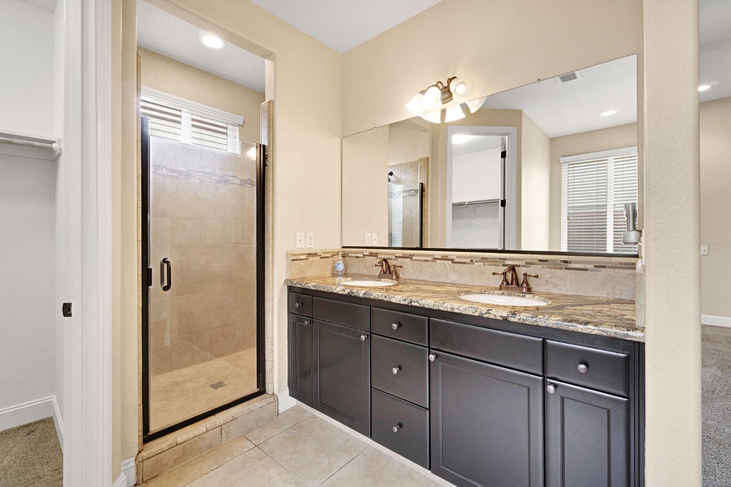 798 South Michelle Avenue Kerman, CA 93630 - Photo 27 of 33