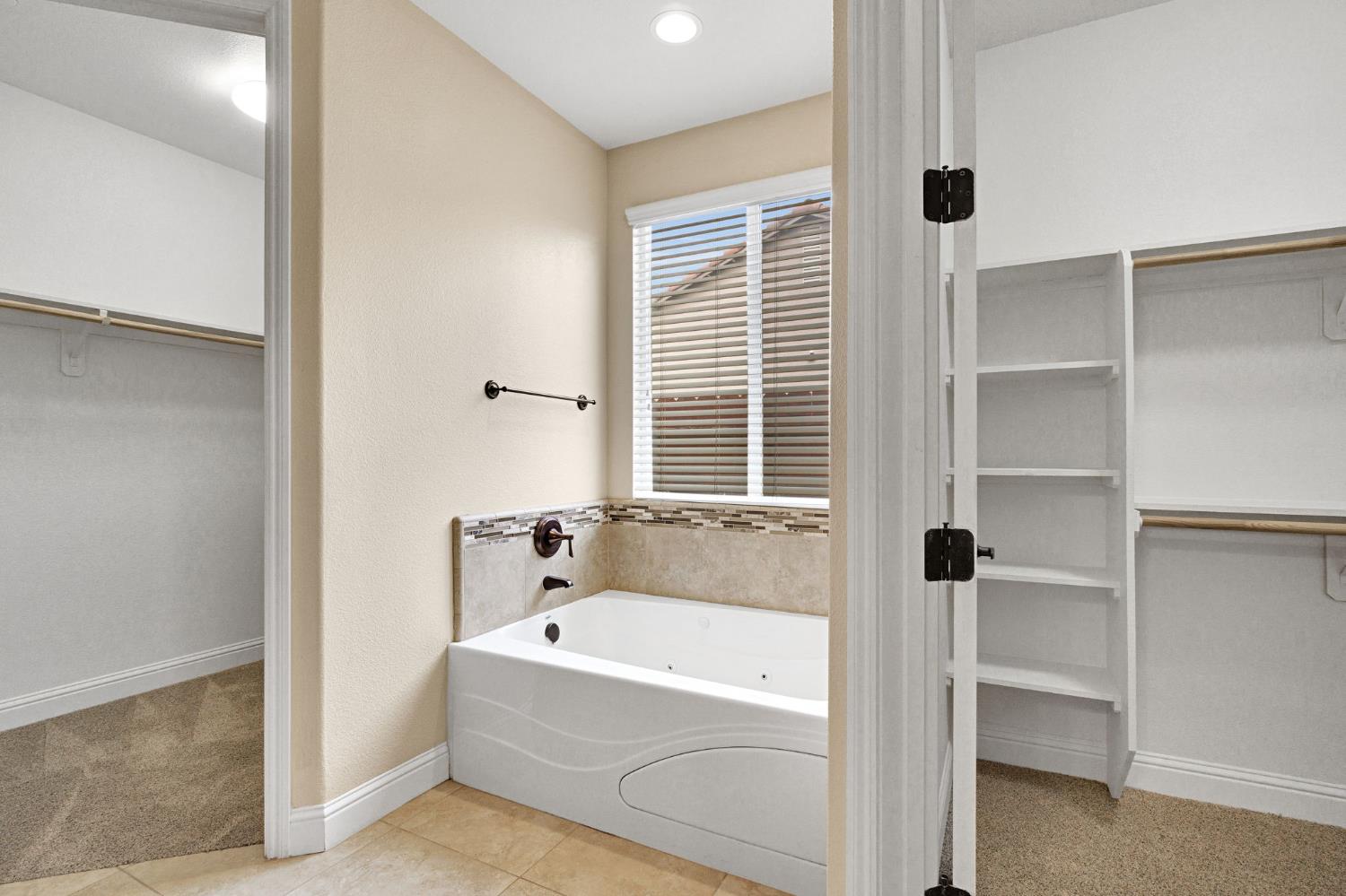 798 South Michelle Avenue Kerman, CA 93630 - Photo 29 of 33