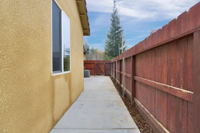 $489,000 | 798 South Michelle Avenue, Kerman, CA 93630