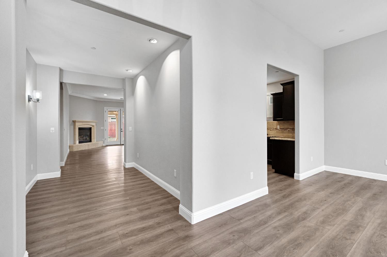 798 South Michelle Avenue Kerman, CA 93630 - Photo 4 of 33