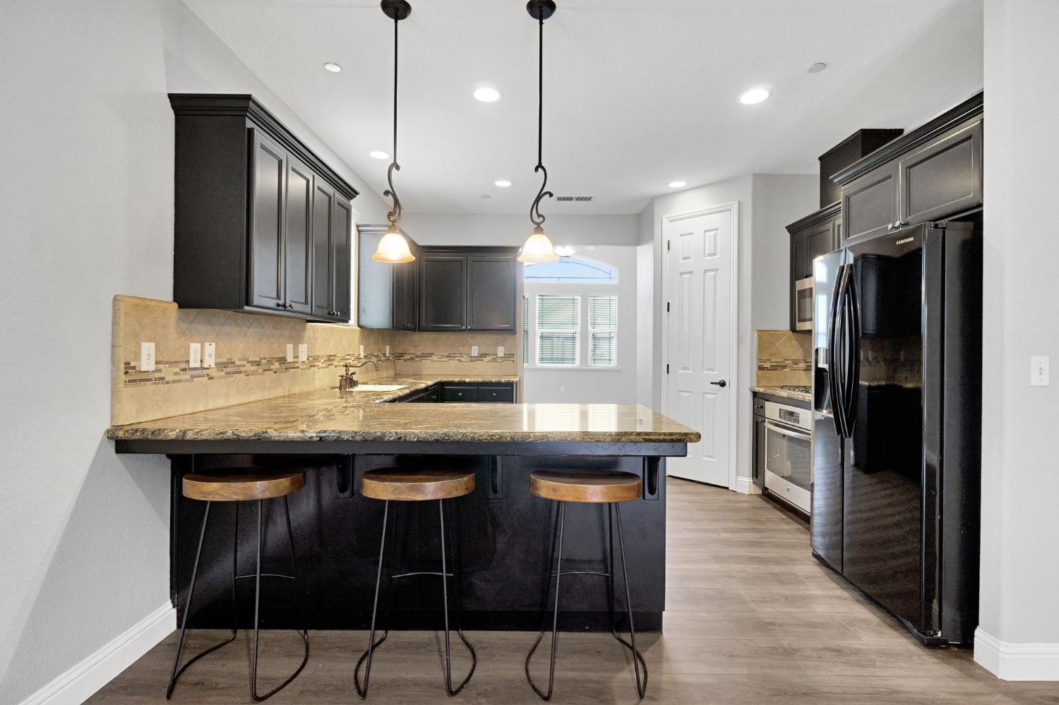 798 South Michelle Avenue Kerman, CA 93630 - Photo 9 of 33