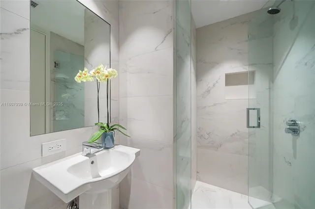 $7,650,000 | 1000 Biscayne Boulevard, Unit 3201, Miami, FL 33132