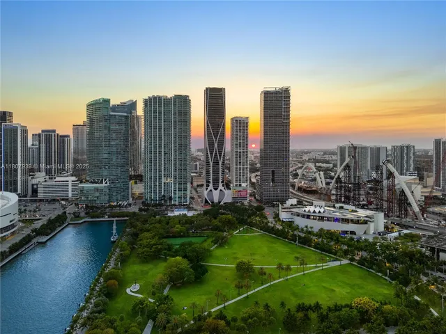 $7,650,000 | 1000 Biscayne Boulevard, Unit 3201, Miami, FL 33132
